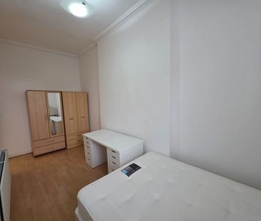 2 Bed Flat, Cambridge Gardens, W10 - Photo 2