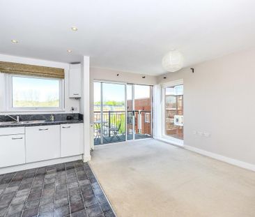 2 bedroom flat to rent - Photo 2