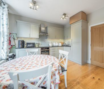 Clapham Park Road, London SW4 - Photo 2