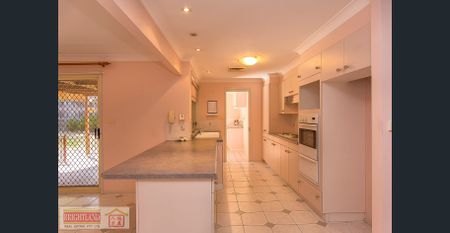 Immaculate 5-bedroom House - Photo 2