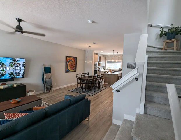 3bed + Den — 3 Bedrooms+ Den Main Floor - Photo 1