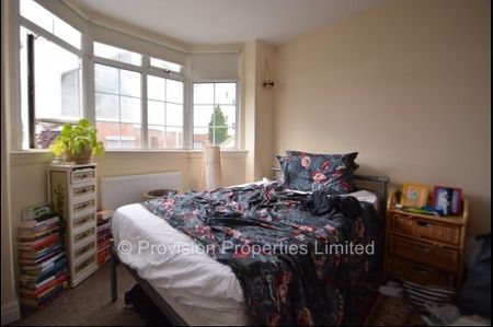 3 Bedroom Properties in Leeds - Photo 3