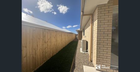 STUNNING FAMILY HOME IN THE NEW ESTATE IN YARRABILBA - AVAILABLE NOW - Photo 2