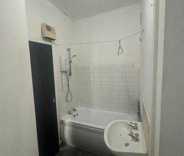 Flat Upstairs, 216 York Road, Leeds - Photo 4