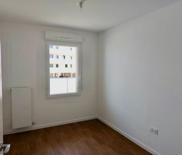 Location Appartement 3 pièces 67m² MOISSY CRAMAYEL 77550 - Photo 2
