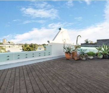 Prime inner-city location with excellent transport links - Photo 6