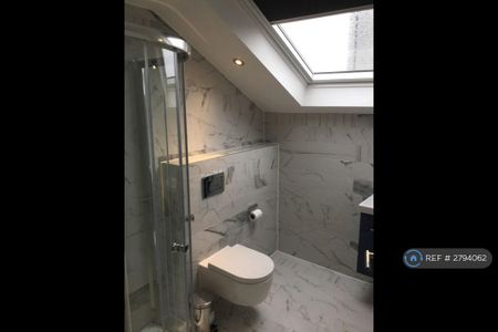 2 bedroom penthouse to rent - Photo 5