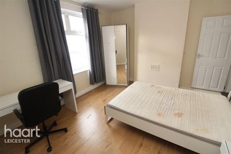 4 bedroom terraced house to rent - Photo 2