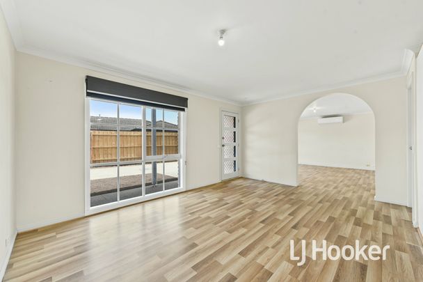 Hop, skip & jump to town - Photo 1