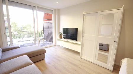 Room in a shared 4-bedroom apartment for rent in la Nova Esquerra de l'Eixample, bills included - Photo 2
