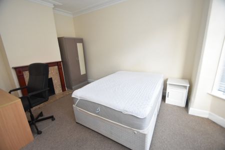 4 bedroom terraced house to rent - Photo 2