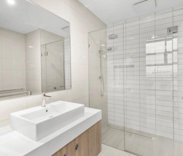 Stylish, Sophisticated Living Across Three Impressive Levels - Photo 6