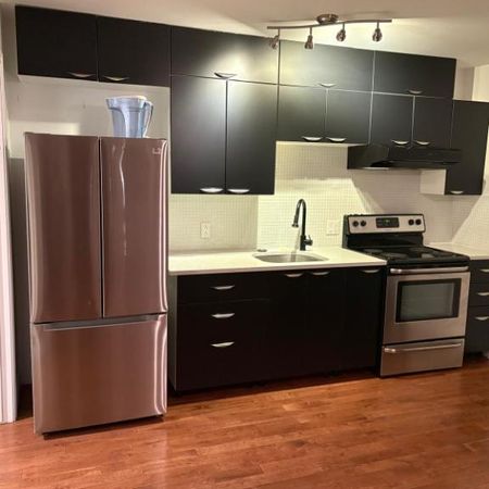 🌟 Grand 3½ Rénové à Laval – Meublé - Photo 3