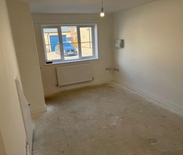 2 bedroom semi-detached house to rent - Photo 4