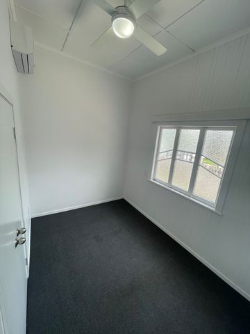 Welcome to 2/42 Macrossan Street - a neat and comfortable townhouse in the heart of South Townsville. - Photo 4