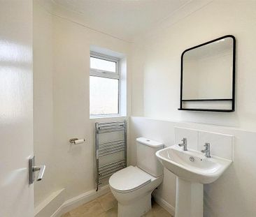 4 bedroom semi-detached house to rent - Photo 1