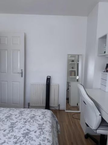 4 bedroom end of terrace house to rent - Photo 4