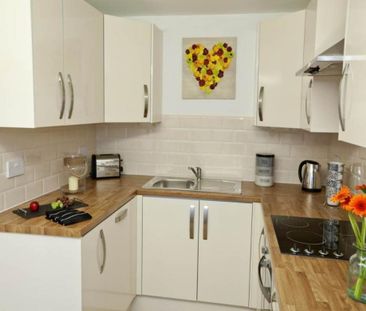 1 bedroom in a flat share to rent - Photo 3
