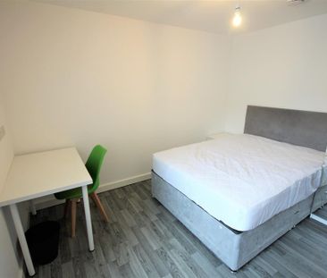 4 bedroom flat to rent - Photo 2