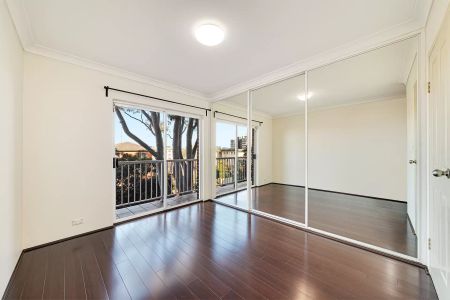 Apartment with 3 bedrooms, 2 bathrooms & parking for 1 car - Photo 4