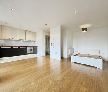 Studio Flat to rent - Connington Road, Lewisham, SE13 - Photo 2