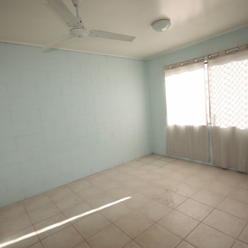 LOCATION LOCATION LOCATION!! - Photo 1