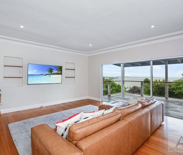 Family friendly home with views to die for! - Photo 1