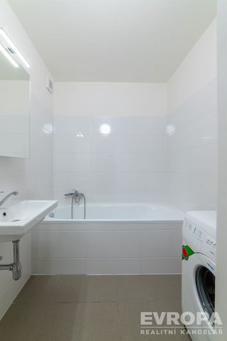 Pronájem bytu 3+1 74 m², Prosluněná , Praha - Photo 5