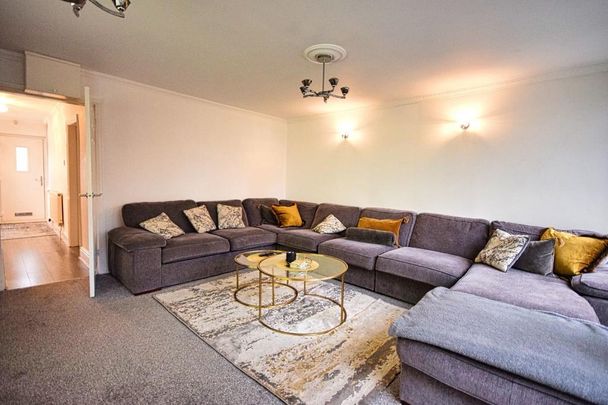 4 bedroom semi-detached house to rent - Photo 1