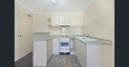 1 Bedroom Unit in Great Location - Brand New Carpets - Photo 4