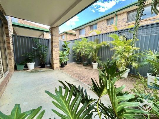 Spacious 3 Bedrooms Townhouse in a great location - Photo 1