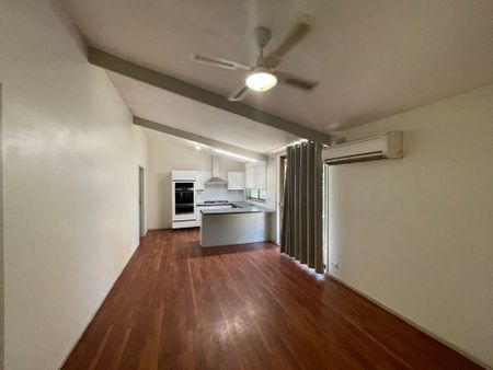 Solid Home in Sporting Precinct! - Photo 4