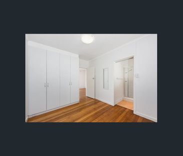 Leafy Garden Aspect Apartment - Photo 3