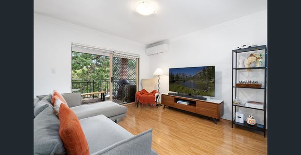 North facing apartment enjoys central address - Photo 1