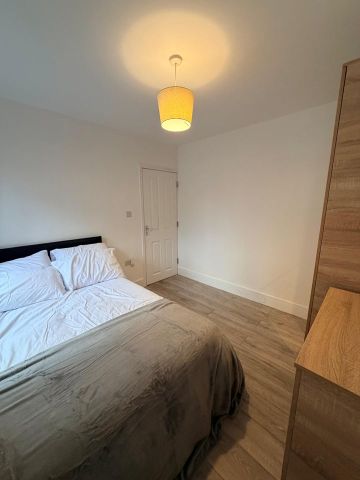 Room in a Shared House, Netherby House, SW8 - Photo 5