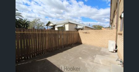 WELL PRESENTED TOWNHOUSE - Photo 5