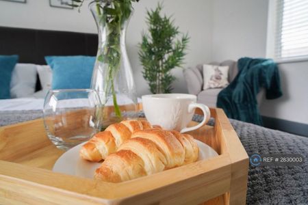 2 bedroom semi-detached house to rent - Photo 5