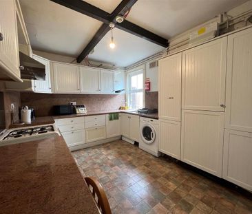 1 bedroom in a house share to rent - Photo 3