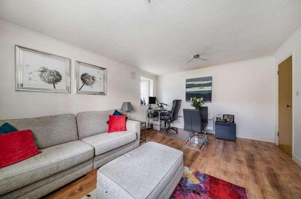 Woking, GU22 - Photo 1