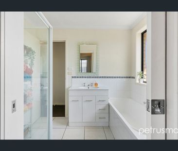 Neat, Comfortable and Conveniently Located! - Photo 6