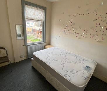 Room in a Shared House, Maryland Square, E15 - Photo 6