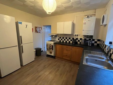 1 bedroom in a house share to rent - Photo 5