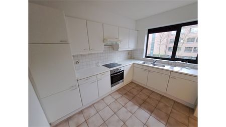 Een goed gelegen appartement op de tweede verdieping met garage - Foto 2