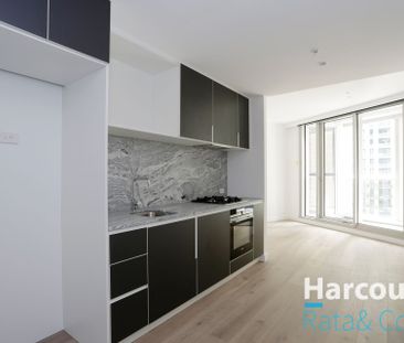 Stunning Like New Apartment! - Photo 6