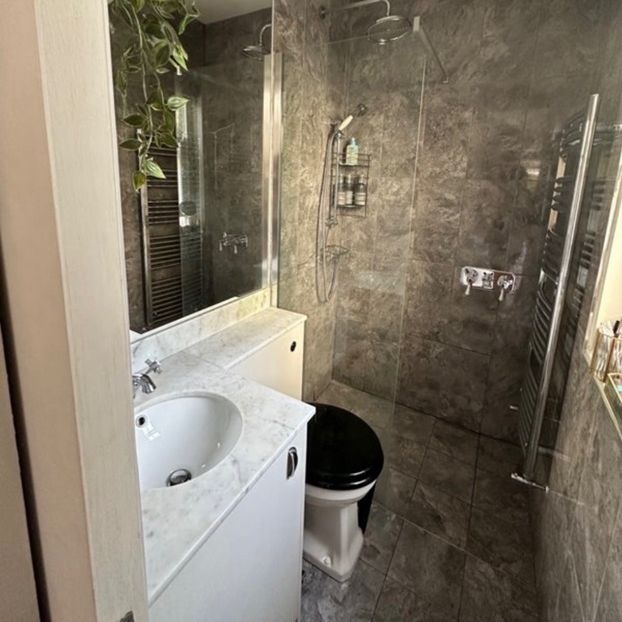 Room in a Shared Flat, Harwood Road, SW6 - Photo 1