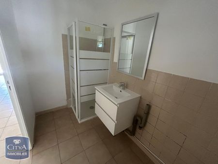 Location Appartement 1 pièce 27m² CHATEAUNEUF LES MARTIGUES 13220 - Photo 3