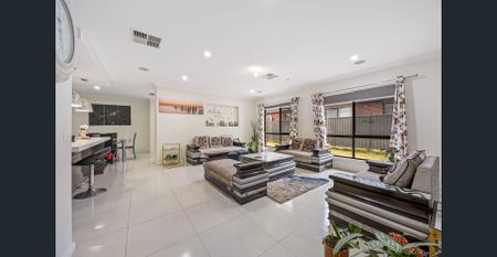 Large Executive Home In Established Estate! - Photo 3