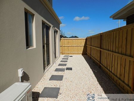 30 Lavender Road, Officer - Photo 2