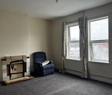 2 bedroom maisonette to rent - Photo 2