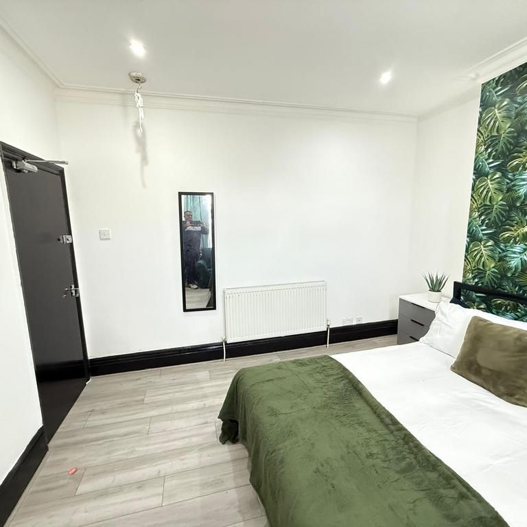 1 bedroom in a house share to rent - Photo 1